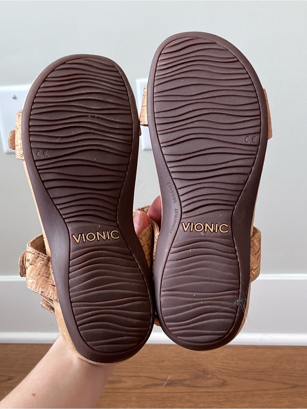Vionic Farra Orthotic Adjustable Strap Slingback Comfort Sandals Size 8 Tan Gold - Picture 11 of 11